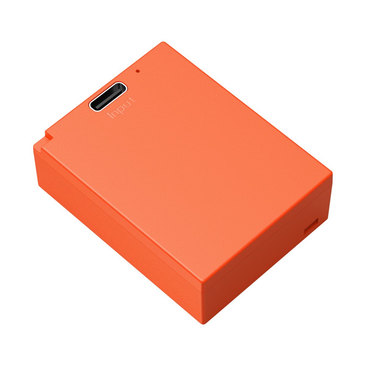 SmallRig 5088 NPW126S USB-C Rechargeable Camera Battery, Li-Ion Akku orange - Detailansicht der 'Input'-Seite eines orangefarbenen Geräts mit Anschluss und LED.