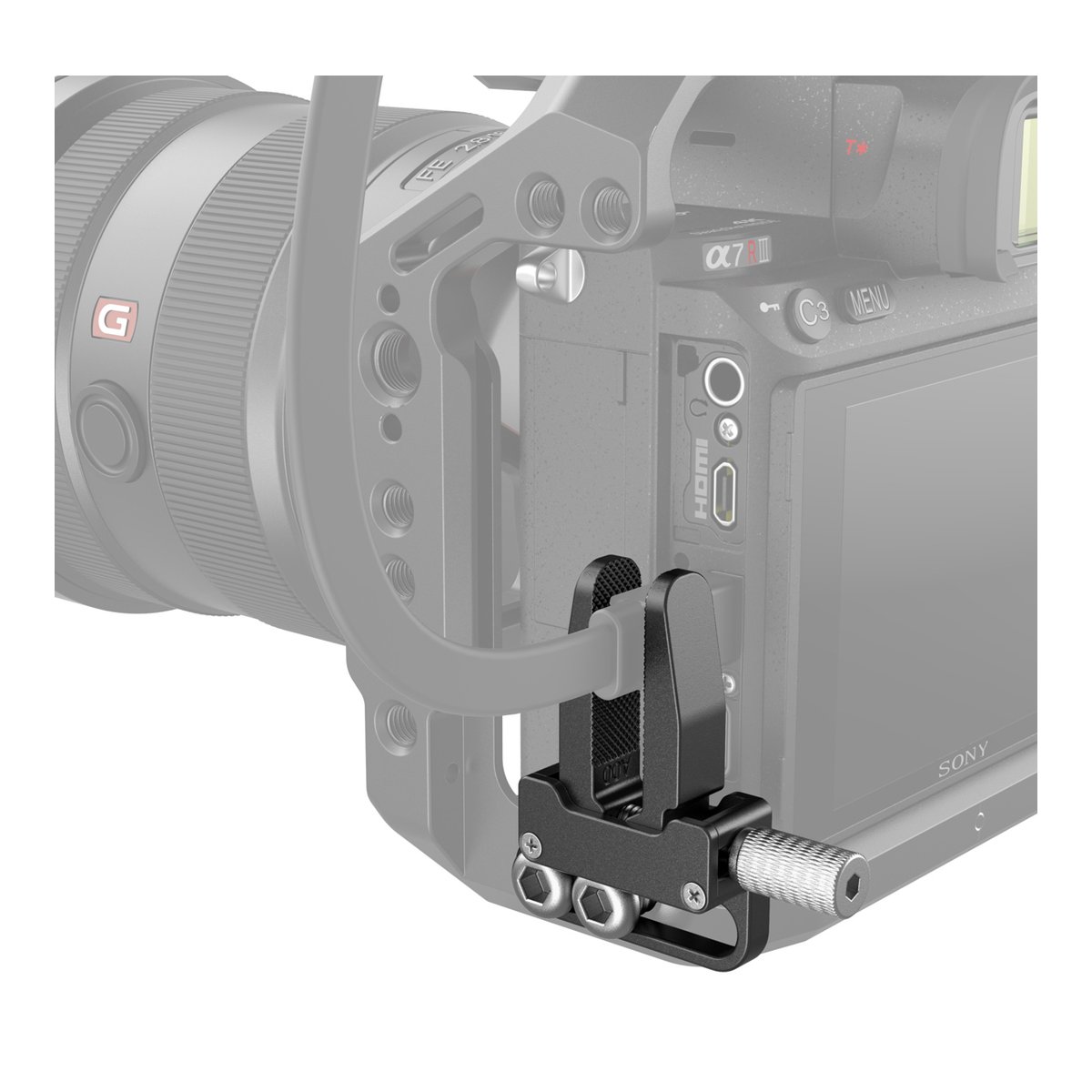 SmallRig 3637 HDMI Kabelklemme für Select Cages - Anwendungsbeispiel: HDMI-Kabelklemme sichert Kabel an Kamerakäfig.