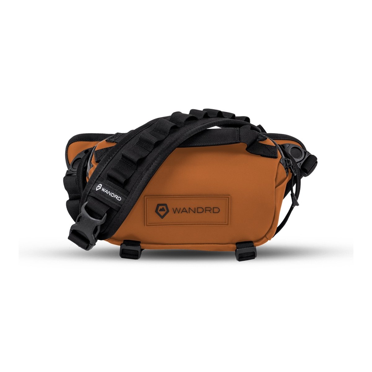 WANDRD ROGUE Sling 3L Sedona Orange - Schrägansicht der orangefarbenen WANDRD Sling Bag
