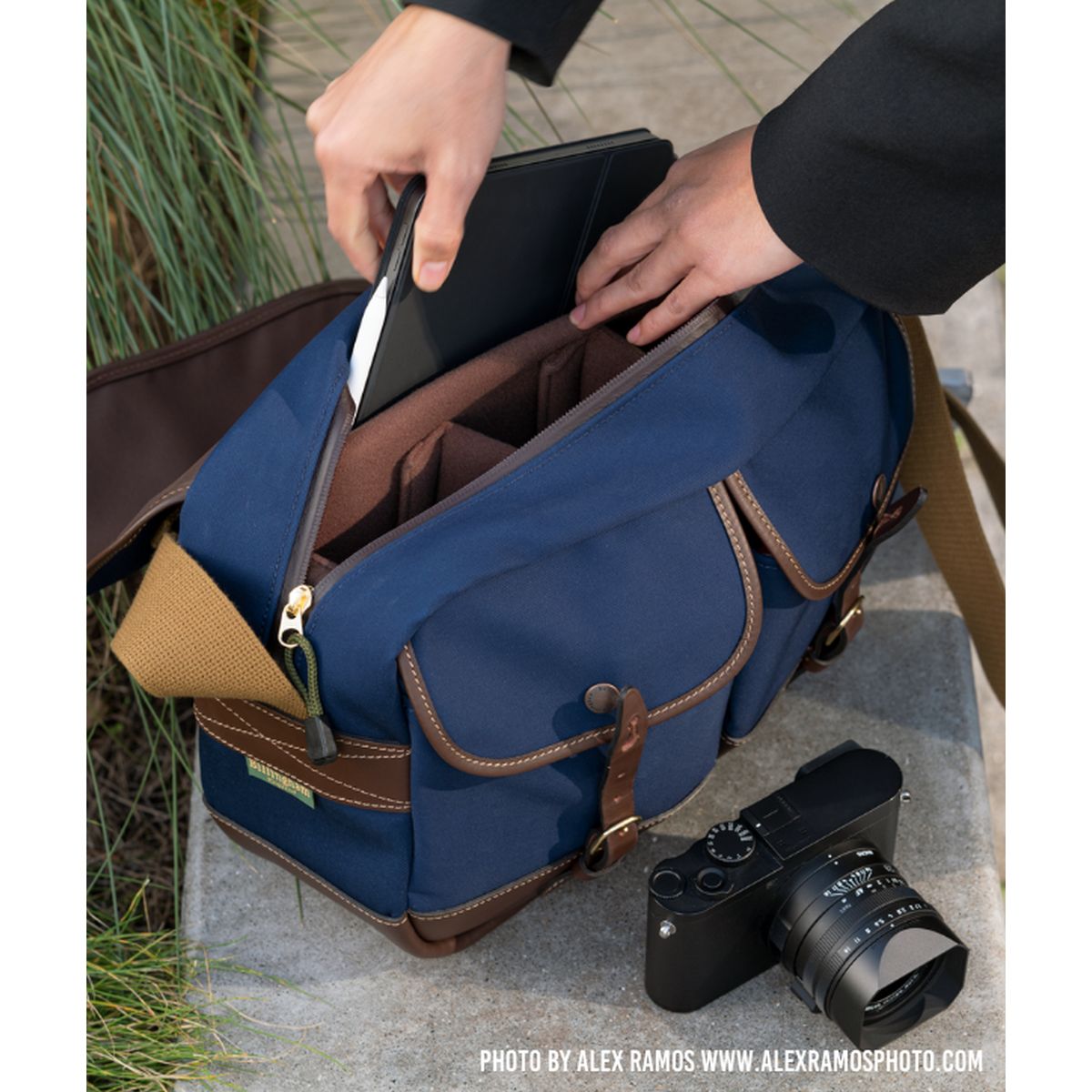 Billingham Mini Eventer Kamera / Tablet Tasche - Khaki Canvas / Hellbraunes Leder