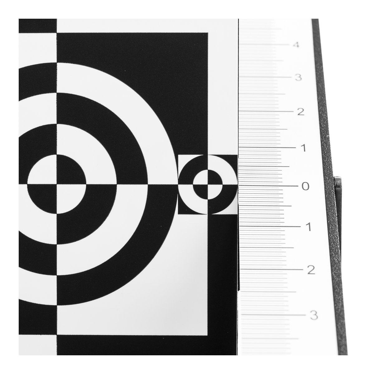 Caruba Autofokus- & Farbkalibrierungs-Set - Detailansicht Kalibrierungs-Testchart mit Messskala