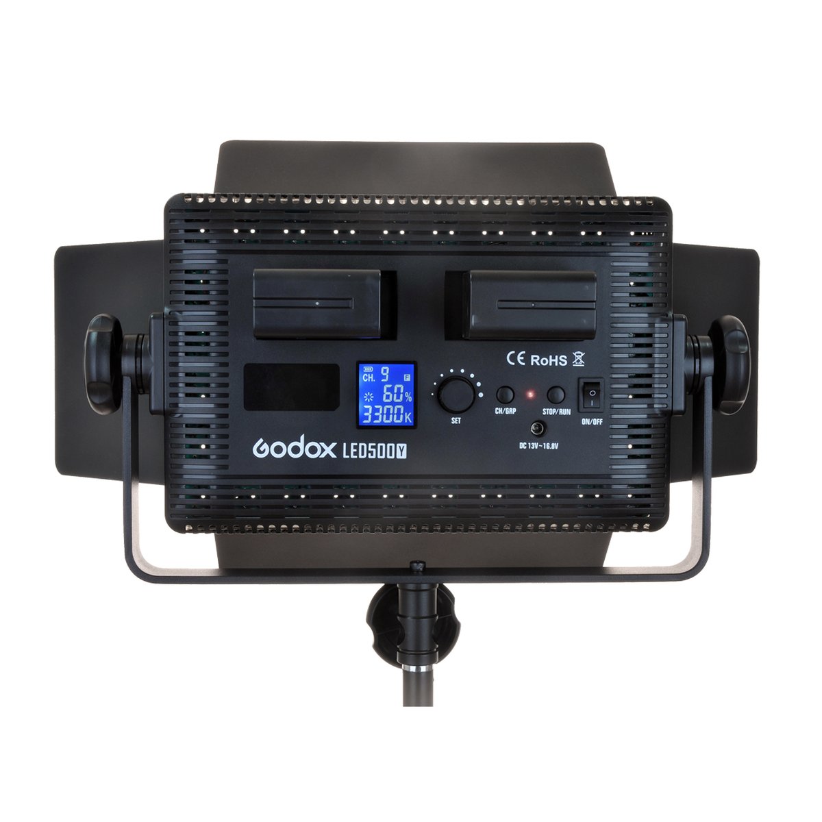 Godox LED 500Y Tungsten mit Flügeltor - Rückansicht der Godox LED500Y Videoleuchte mit Bedienfeld und Display