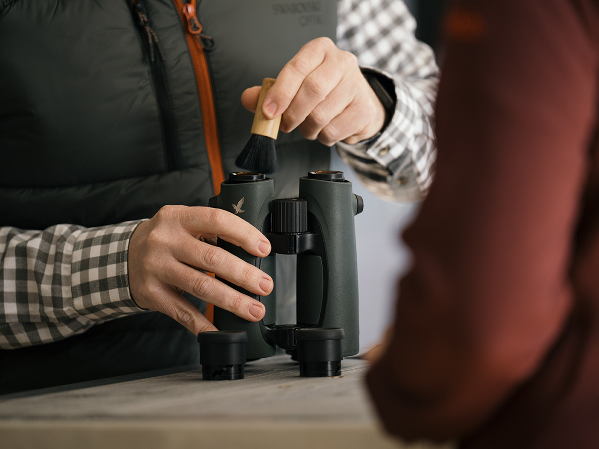 Reinigung Swarovski Optik Ferngläser