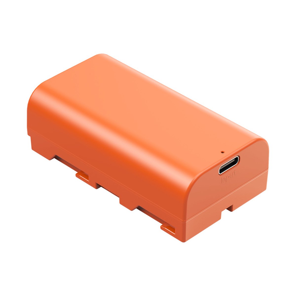 SmallRig 4971 NP-F550 USB-C wiederaufladbarer Kamera-Akku (Orange) - Ansicht des Input-Anschlusses einer orangefarbenen Batterie