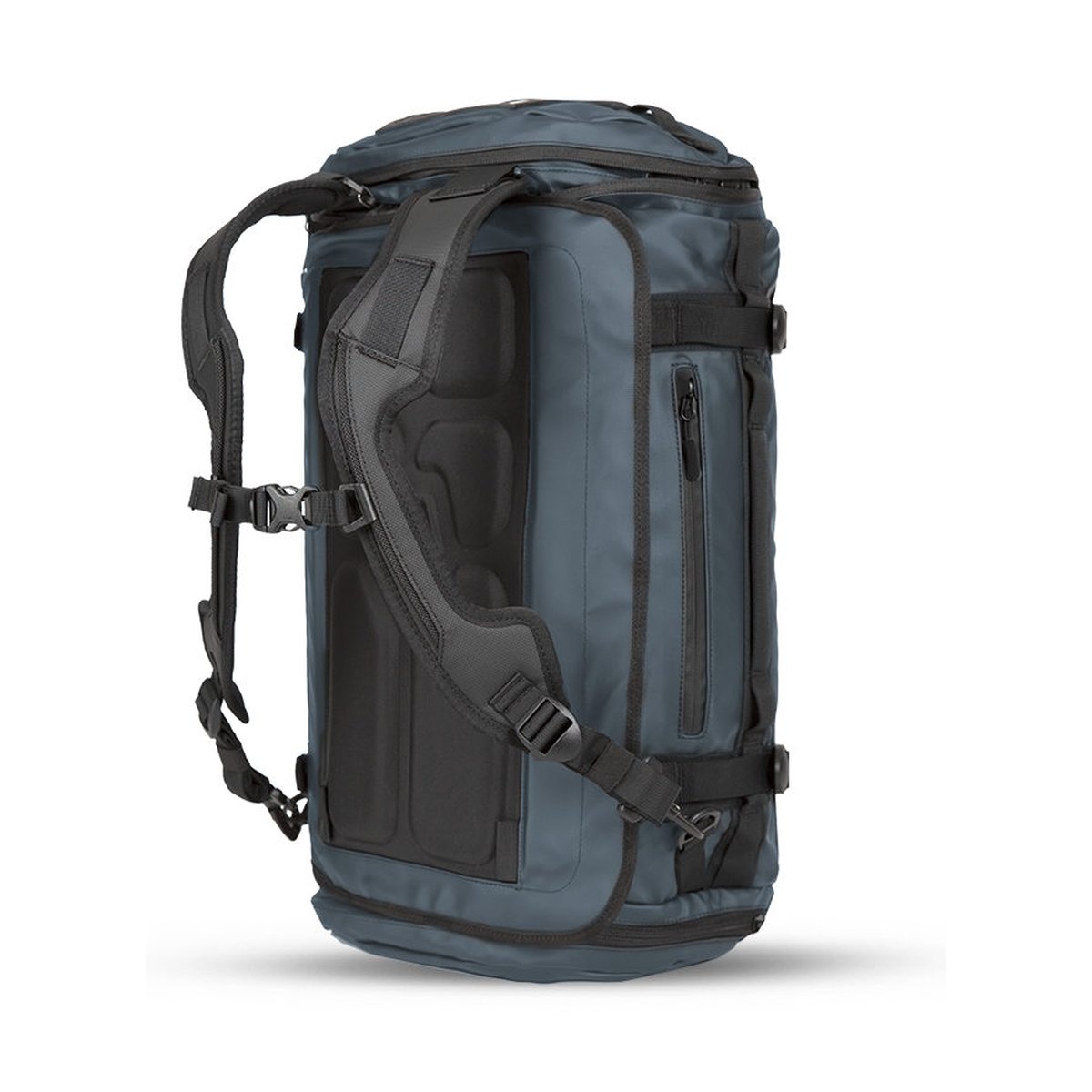 WANDRD HEXAD CARRYALL DUFFEL 40-Liter Aegean Blue - Reisetasche: Ansicht von Rücken und Seite mit Schultergurten WANDRD HEXAD CARRYALL DUFFEL 40-Liter Aegean Blue - Reisetasche: Ansicht von Rücken und Seite mit Schultergurten